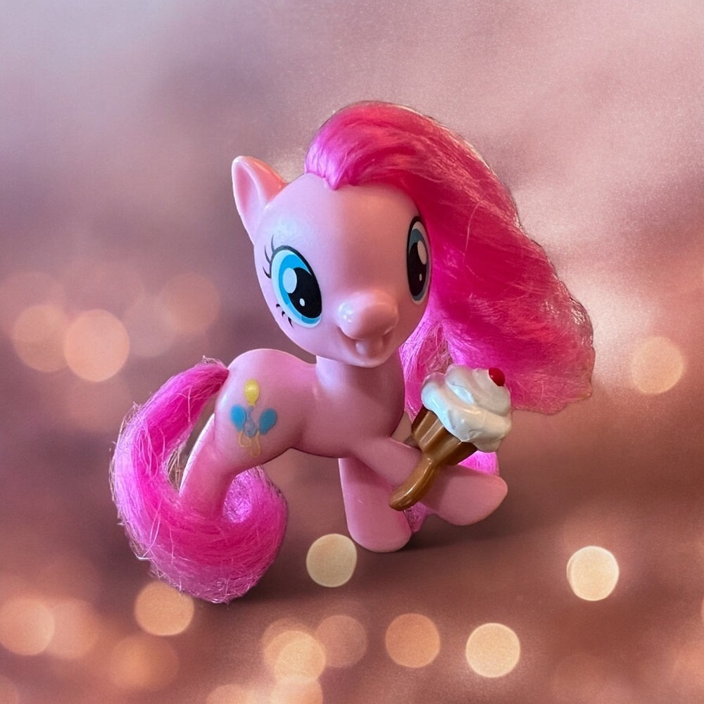Classic My Little Pony Set: "Pinkie Pie" with cupcake